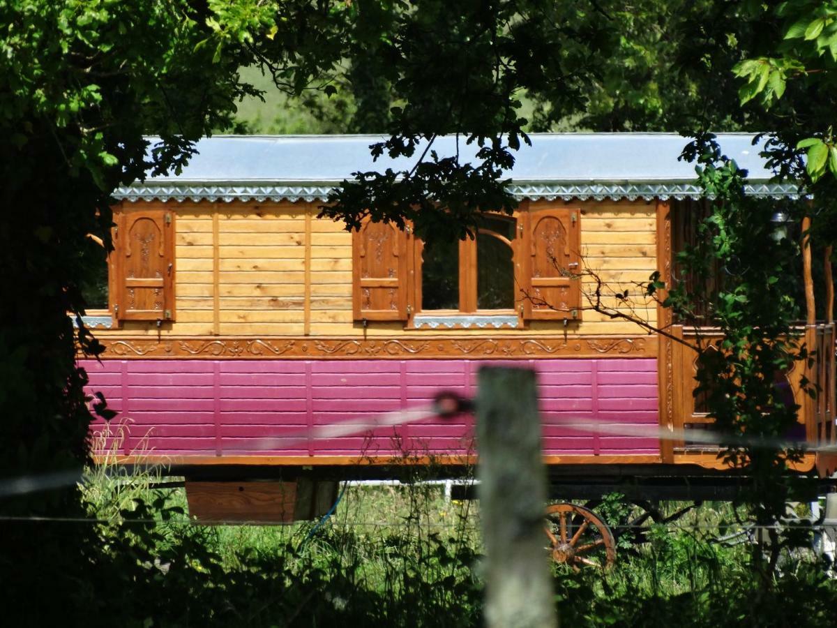 Une Roulotte Et Des Chevaux Treffléan Εξωτερικό φωτογραφία